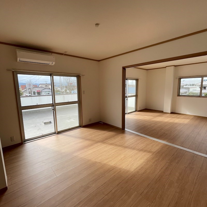 余戸西國西貸家 リビング