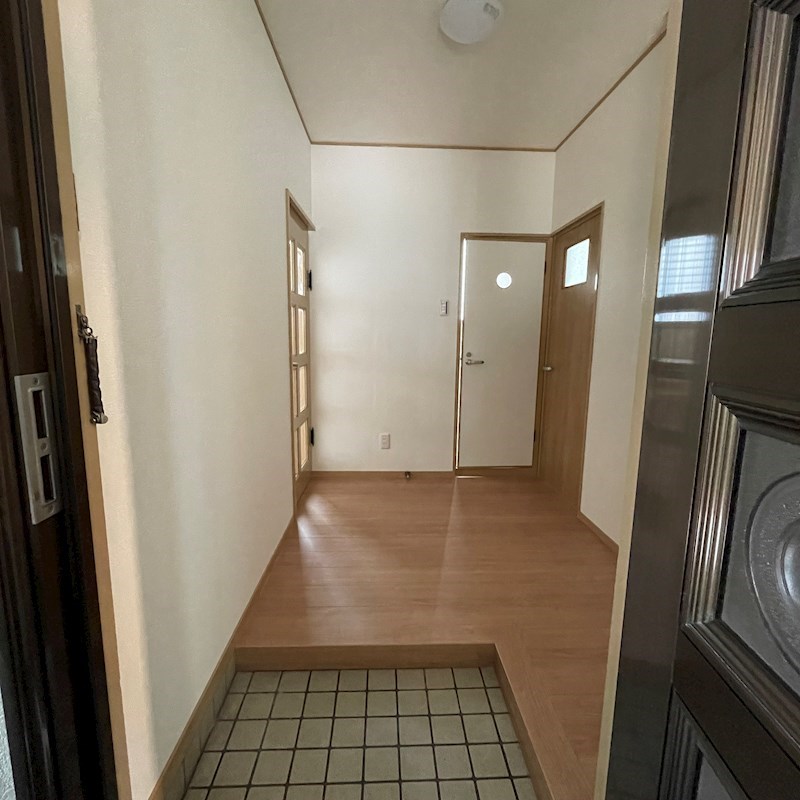 余戸西國西貸家 玄関