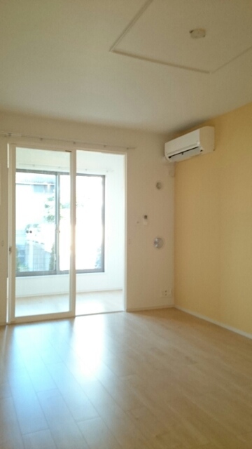 ミルト・アハト リビング