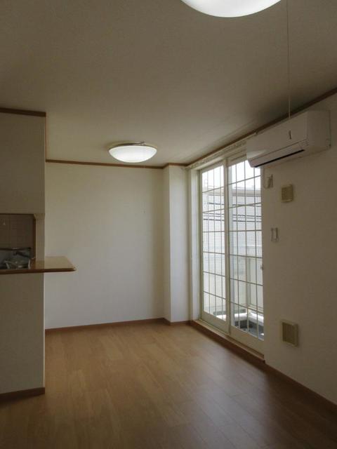 トゥー・ル・モンド山路　Ｂ リビング