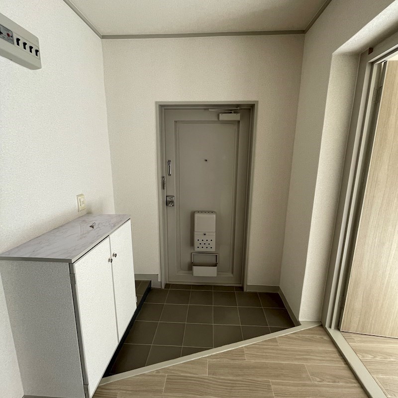 まことハイツ 玄関