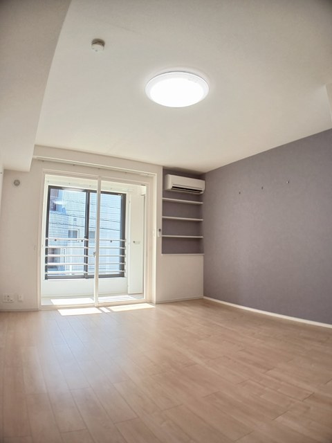 ホワイトハーツ リビング