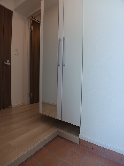 プラシードカーサＸＩ 玄関