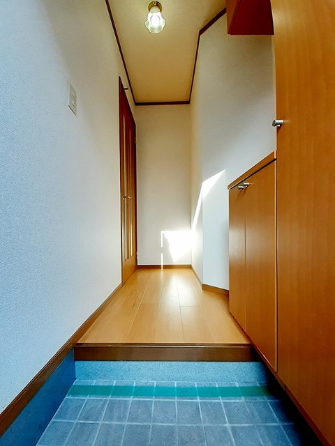 クレストールナナＢ 玄関