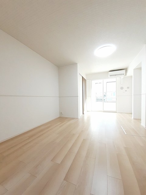 シャーロームＳ リビング