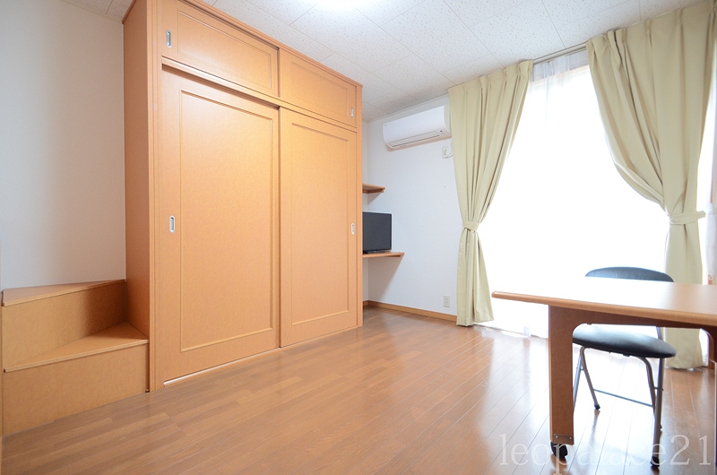 レオパレスサンハイム小泉 リビング