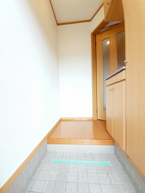 ル　トワ　ヴェ－ルＡ 玄関