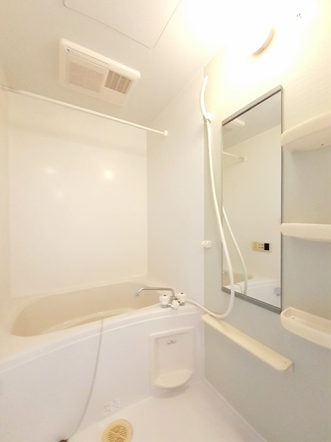 ル　トワ　ヴェ－ルＡ 風呂画像