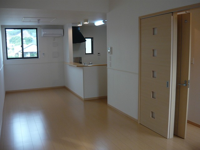 サンライズ砂子 リビング