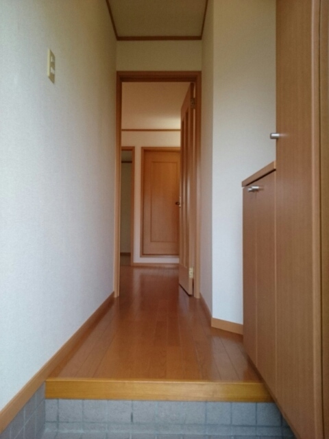 ルミナスカタヤマＡ 玄関