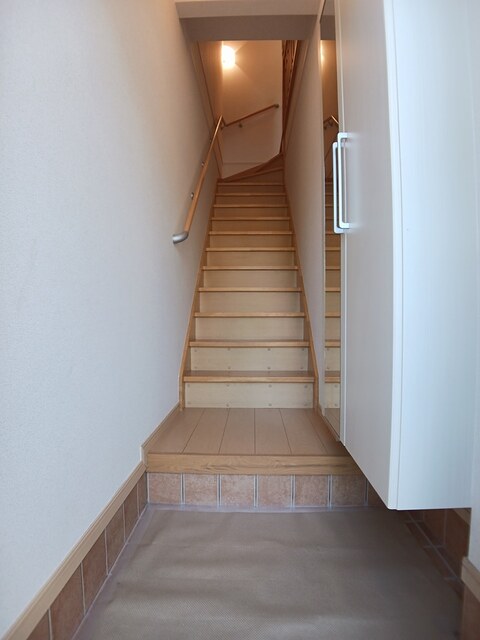 さざんか姫の路Ａ 玄関