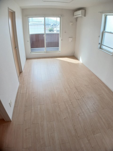 ＲＥＶＥ馬木　Ａ リビング