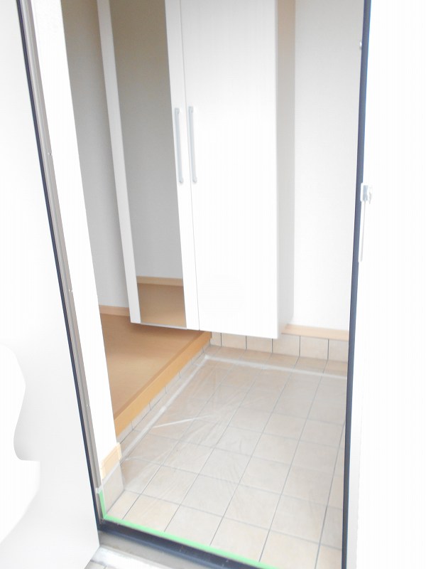 イオラニ２３　Ｃ 玄関