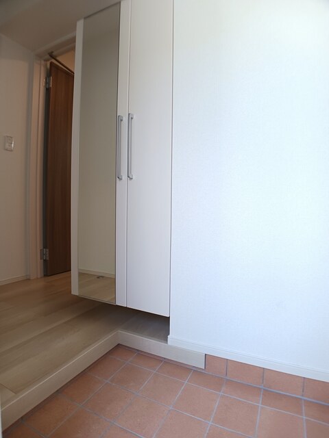 プラシードカーサＸＩ 玄関