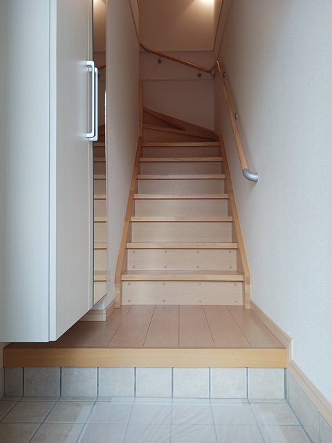 ガーデン西垣生 玄関