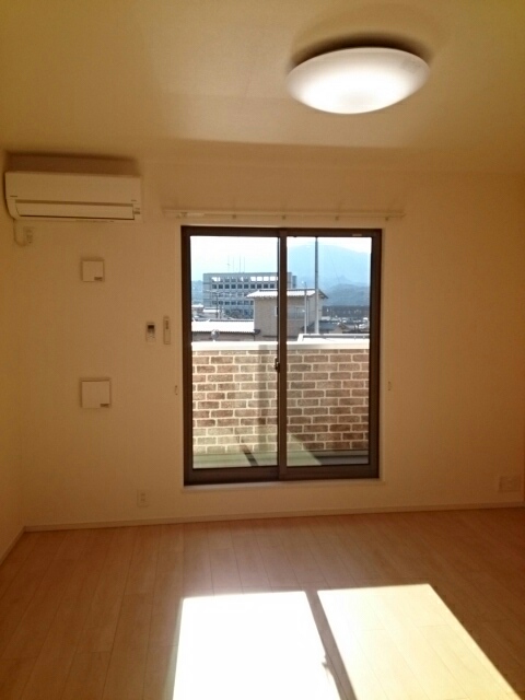 アンソレイエ見奈良　Ａ リビング