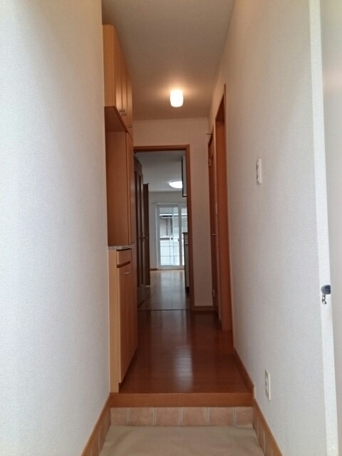 エレガンツァ・プリムラＡ 玄関