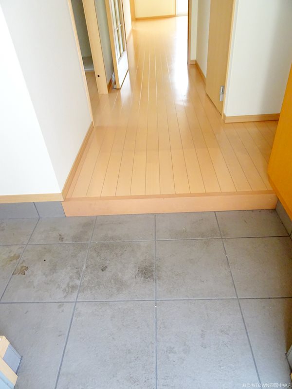 ヴェルジェ・篠原Ⅱ 玄関