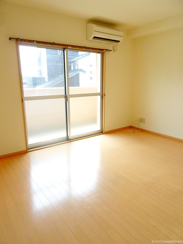 ヴェルジェ・篠原Ⅱ リビング