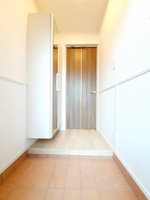 セレノカーサＡ 玄関