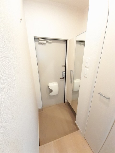 イヨマンテＣ 玄関