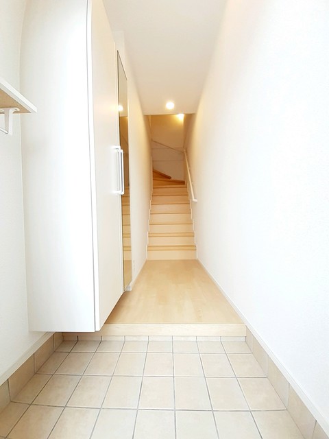 レジデンス鳥生６ 玄関