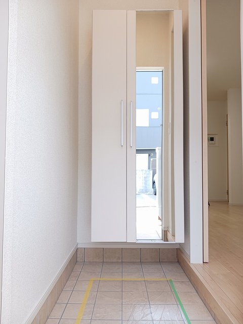 リンデン宮西 玄関