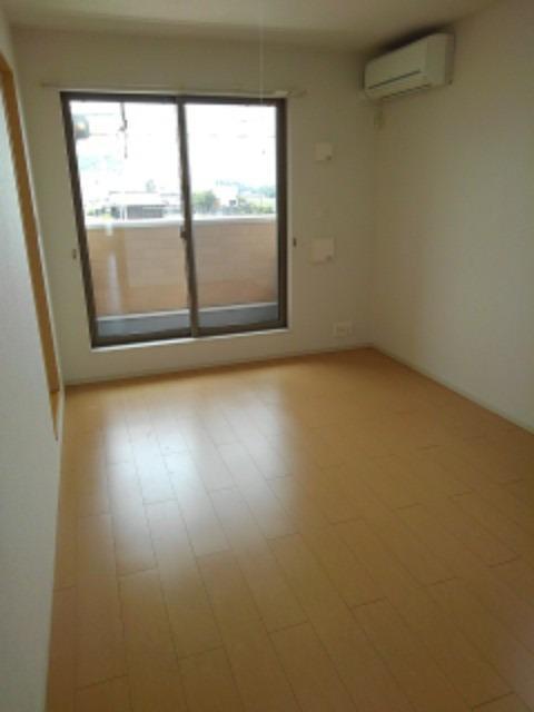 ウージー リビング