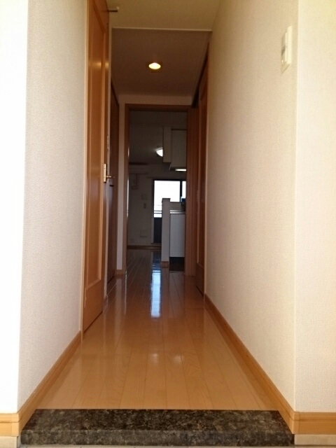 今治セレンディップビル 玄関