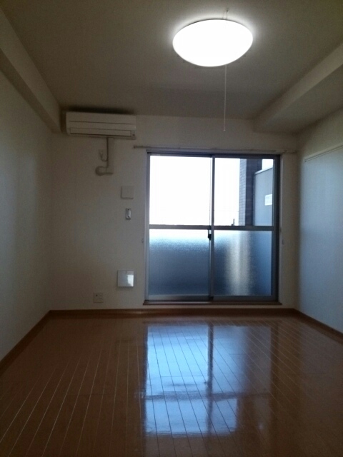 今治セレンディップビル リビング