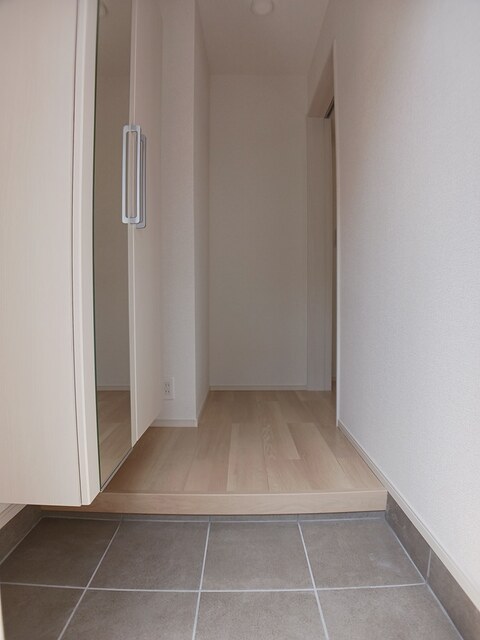 ＤＫ　ＳＥＬＥＣＴ　ラフィネⅢ 玄関