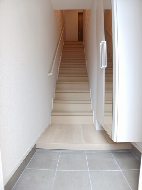 ＤＫ　ＳＥＬＥＣＴ　ラフィネⅢ 玄関