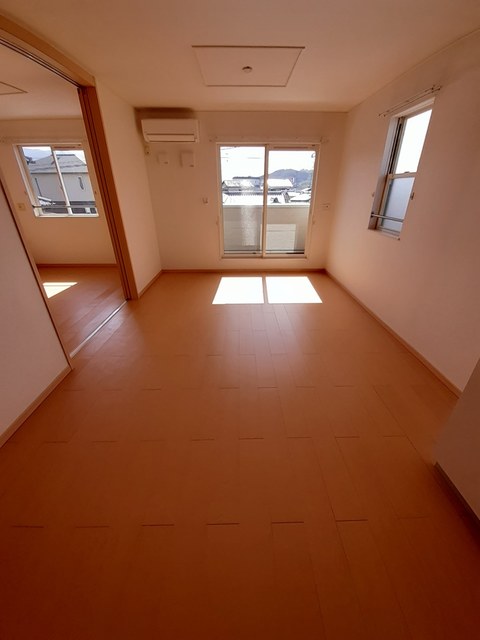 ガーデンヒルズ吉岡 リビング