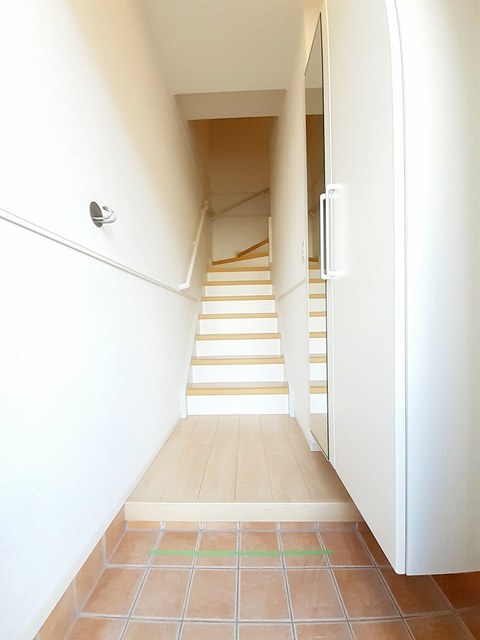 ガーベランスＢ 玄関