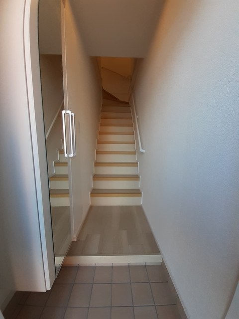 ロカルモラン　Ｂ 玄関