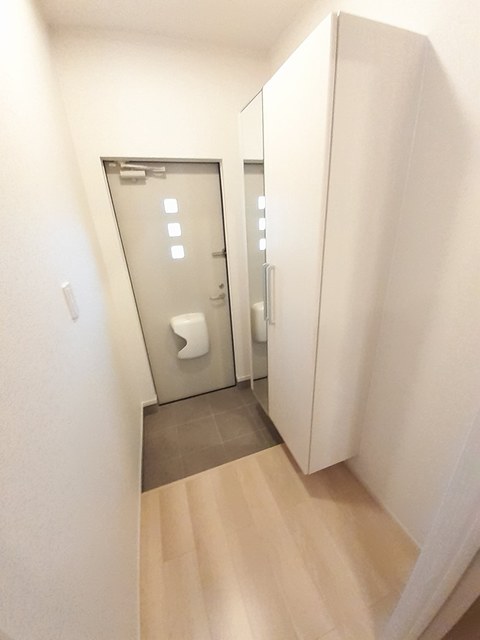 メゾンリヴィエール１ 玄関