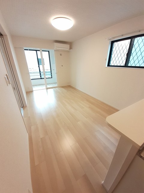 メゾンリヴィエール１ リビング