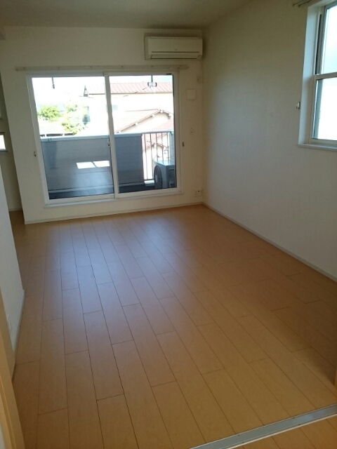 オーヴ リビング