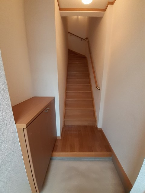 ジュネス本郷 玄関