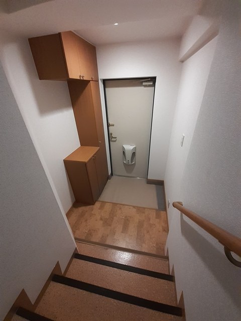 ビサイド・スリー 玄関