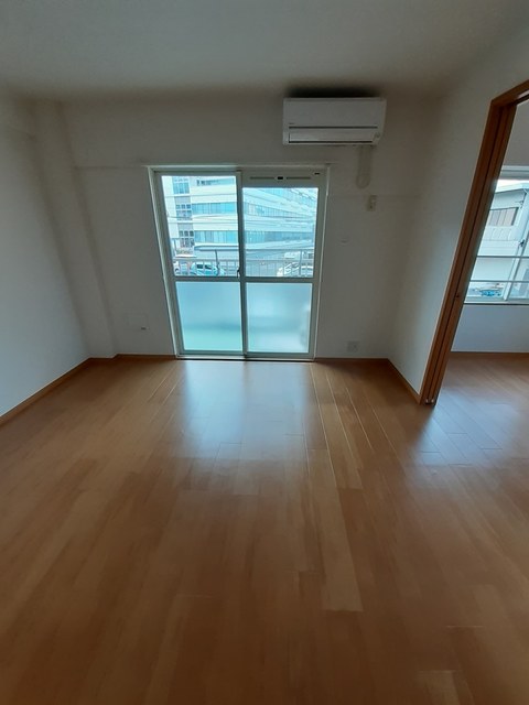 ビサイド・スリー リビング