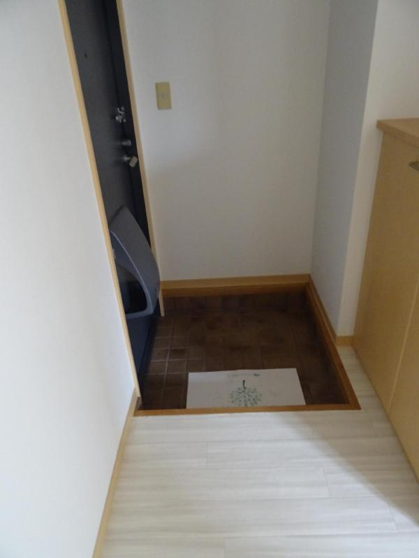 ファーブル衣干  玄関