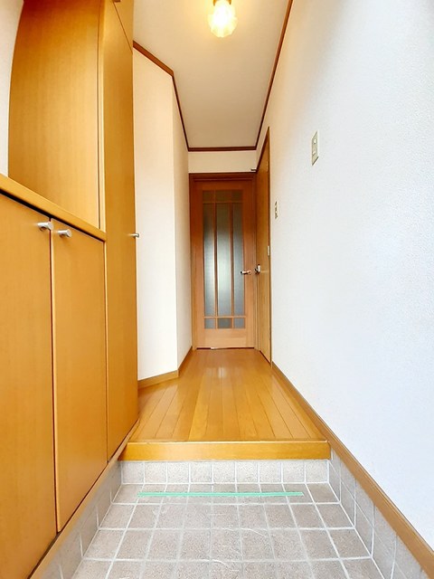 クレストールかたやま 玄関