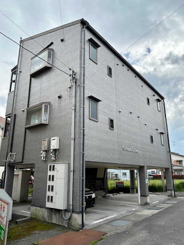 グランシルバー 302号室 外観