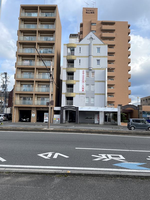 グランドハイム本町 1F　テナント号室 外観