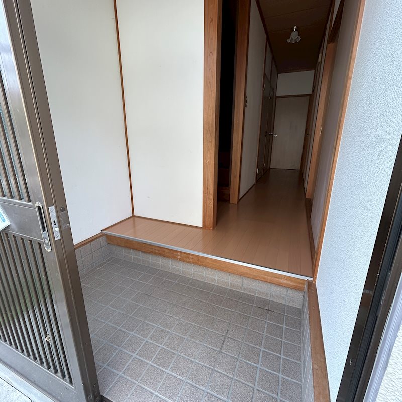 日野貸家（三町） 玄関