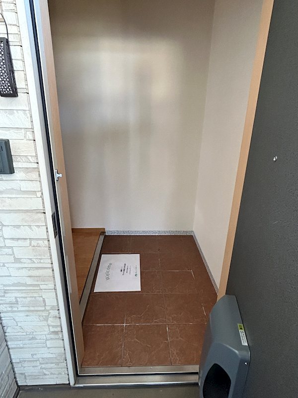 フォブールこもだA 玄関