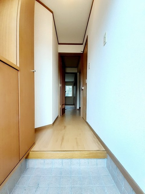 クレストールかたやま 玄関