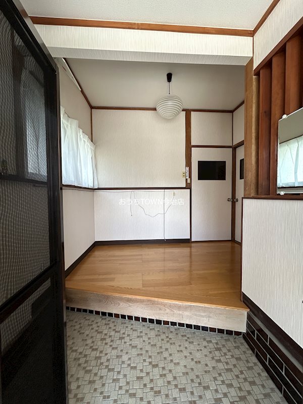 八町東5丁目貸家 玄関