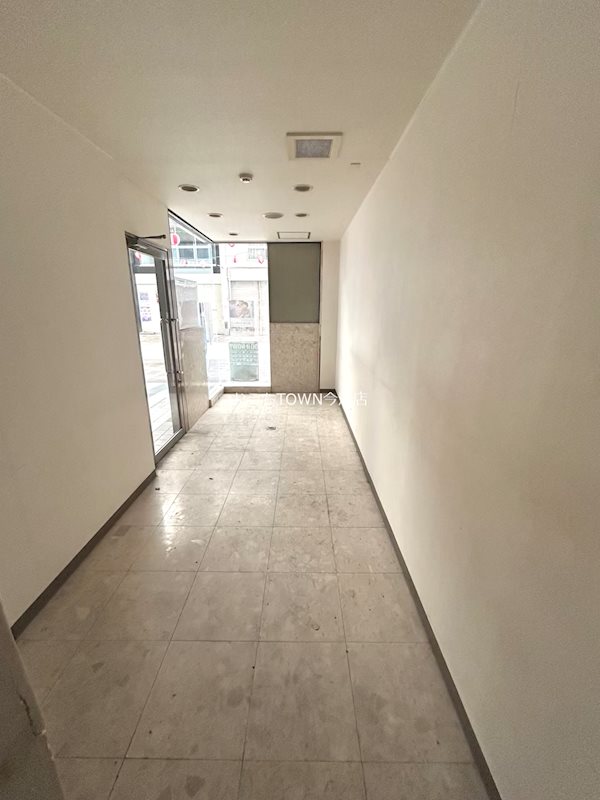 常盤町3丁目鴨頭ビル南側テナント リビング